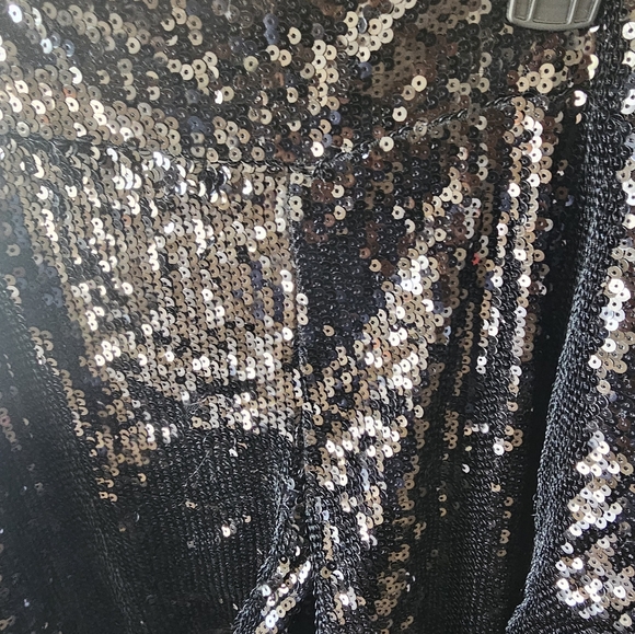 Forever 21 size 16 black sequined shorts - Picture 2 of 2